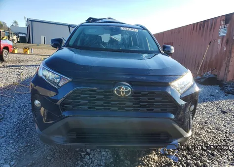 2020 Toyota Rav4 Xle z USA, uszkodzony, nr VIN 2T3W1RFV3LC069670